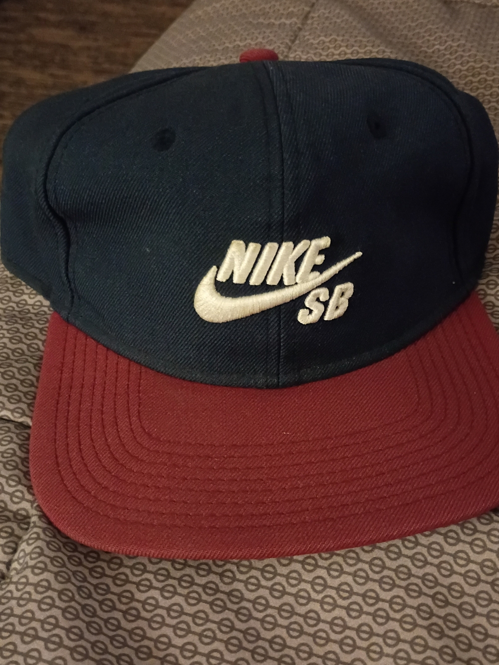 Nike SB Two-Tone Strapback Cap - Navy & Burgundy